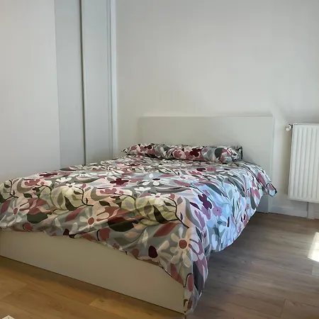 Confort A Deux Pas Du Metro Homestay *